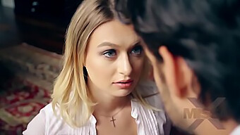 Oglejte Si, Kako Se Natalia Starr In Jay Smooth Zapleteta V Vroč Trojček