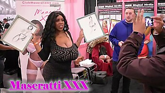 ¡la Estrella Porno Duke En Exxxotica Nj 2017: Galore De Tetas Naturales Y Culo Grandes! ¡no Te Lo Pierdas!