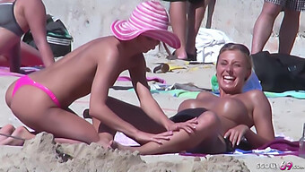 Chicas De Playa Atrapadas En Sexo Lésbico Real