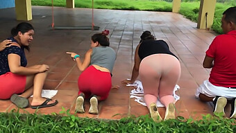 Yoga Dan Pantyhose: Gabungan Yang Harmoni