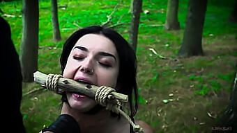 Sexe Brutal Avec Une Femme Soumise, Y Compris La Baise Et La Fessée Dans Une Vidéo Bdsm