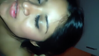 Latina-Schönheit Bekommt In Diesem Heißen Video Ein Facial