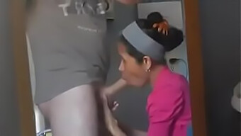 Pembantu Rumah Tangga Memberikan Blowjob Pada Anggota Saya