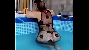 Mãe Madura Com Uma Bunda Grande Recebe Prazer Anal