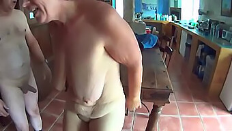 Milf Của Suzisoumise Bị Đụ Đồng Thời Trong Video Khiêu Dâm Khó Tính Này