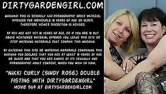 Nikki Curly (Aka Sindy Rose) มีส่วนร่วมใน Dirty Gardener Girl ในการกําปั้นคู่และการกระทําทางทวารหนัก