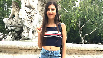 Teen (18+) Anya Krey Zvádza A Šuká Na Street Castingu