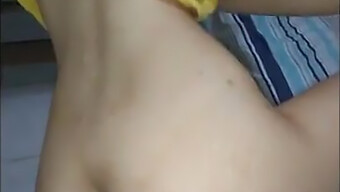 Petite Adolescente Et Son Amant Se Laissent Aller À Une Action Pov Hardcore