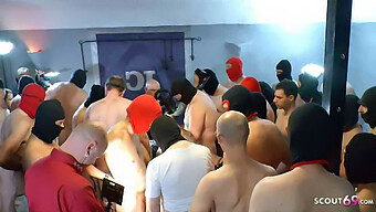 Bukkake Gruppensex Mit Deutschem Twist