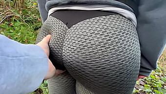 Big Booty Girl In Public Shows Off Her Assets