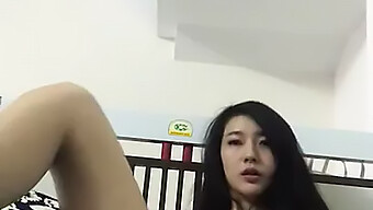 Une Chinoise Singapourienne Devient Coquine Dans Cette Vidéo