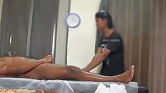 Một Kết Thúc Hạnh Phúc Trong Một Massage Spa Với Một Camera Ẩn.