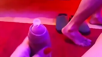 Lelaki Muda Dengan Keinginan Seks Yang Kuat Menerima Blowjob Dari Wanita Trans Yang Berpenis Besar Dalam Video Pov