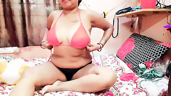 Milf Asiatică În Bikini Și Lenjerie Intimă