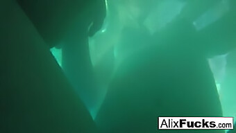 Vídeo Capturado Con Tesoro De La Sensual Cita Submarina De Alix Y Jenna