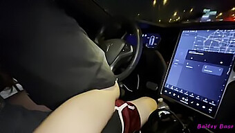 สาวน้อย Bailey Base ถูกเย็ดทางทวารหนักโดยคนขับรถ Tesla ในวันที่ Tinder