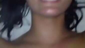 Les Filles Prennent Du Plaisir Oral Et Éjaculent Sur Leurs Visages Dans Cette Vidéo