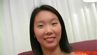 可爱的亚洲少女katherine Lee在业余妓女视频中