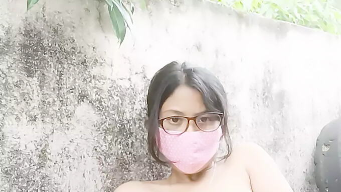 Gadis Desi Menghisap Hingga Mencapai Orgasme