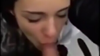 Amateurgirl Beim Blowjob Im Fahrstuhl