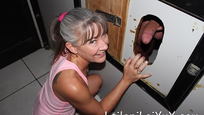 Ensimmäinen Kerta Milf Kokee Glory Hole -Suihinoton